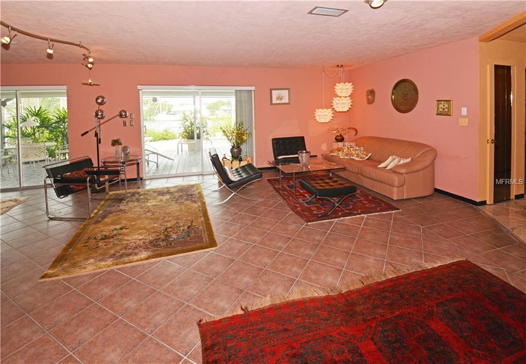 7905 11TH AVENUE S, ST PETERSBURG, Florida 33707, 4 Bedrooms Bedrooms, 7 Rooms Rooms,3 BathroomsBathrooms,Residential,For sale,11TH,U7831630