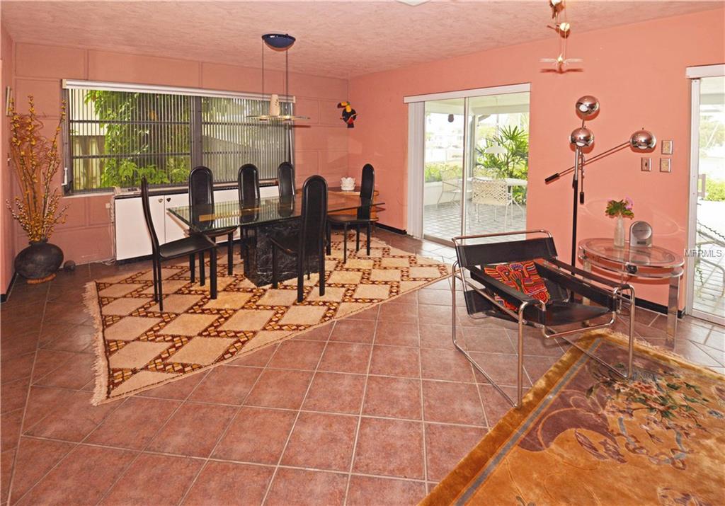 7905 11TH AVENUE S, ST PETERSBURG, Florida 33707, 4 Bedrooms Bedrooms, 7 Rooms Rooms,3 BathroomsBathrooms,Residential,For sale,11TH,U7831630