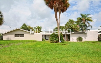 7905 11TH AVENUE S, ST PETERSBURG, Florida 33707, 4 Bedrooms Bedrooms, 7 Rooms Rooms,3 BathroomsBathrooms,Residential,For sale,11TH,U7831630