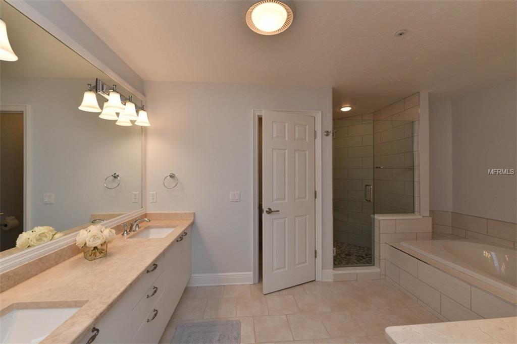 3947 SOMERSET DRIVE, SARASOTA, Florida 34242, 3 Bedrooms Bedrooms, 5 Rooms Rooms,3 BathroomsBathrooms,Residential,For sale,SOMERSET,A4201541