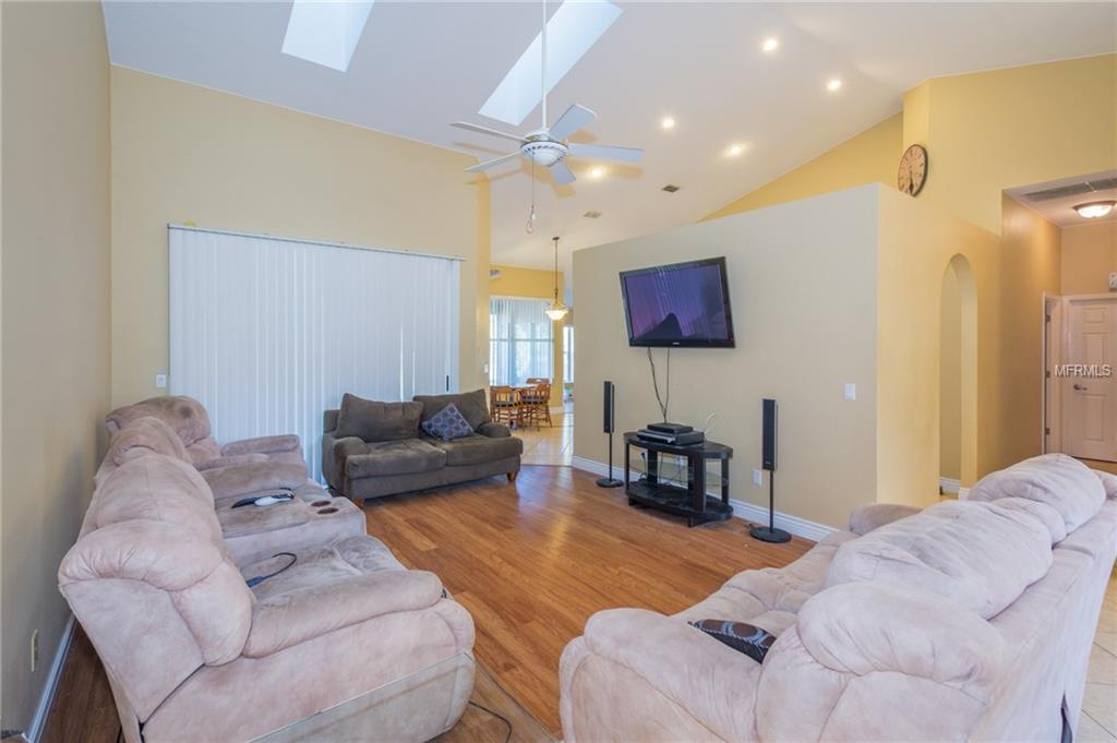 1418 VALLEY PINE CIRCLE, APOPKA, Florida 32712, 4 Bedrooms Bedrooms, 7 Rooms Rooms,2 BathroomsBathrooms,Residential,For sale,VALLEY PINE,O5558596