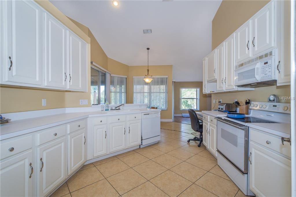 1418 VALLEY PINE CIRCLE, APOPKA, Florida 32712, 4 Bedrooms Bedrooms, 7 Rooms Rooms,2 BathroomsBathrooms,Residential,For sale,VALLEY PINE,O5558596