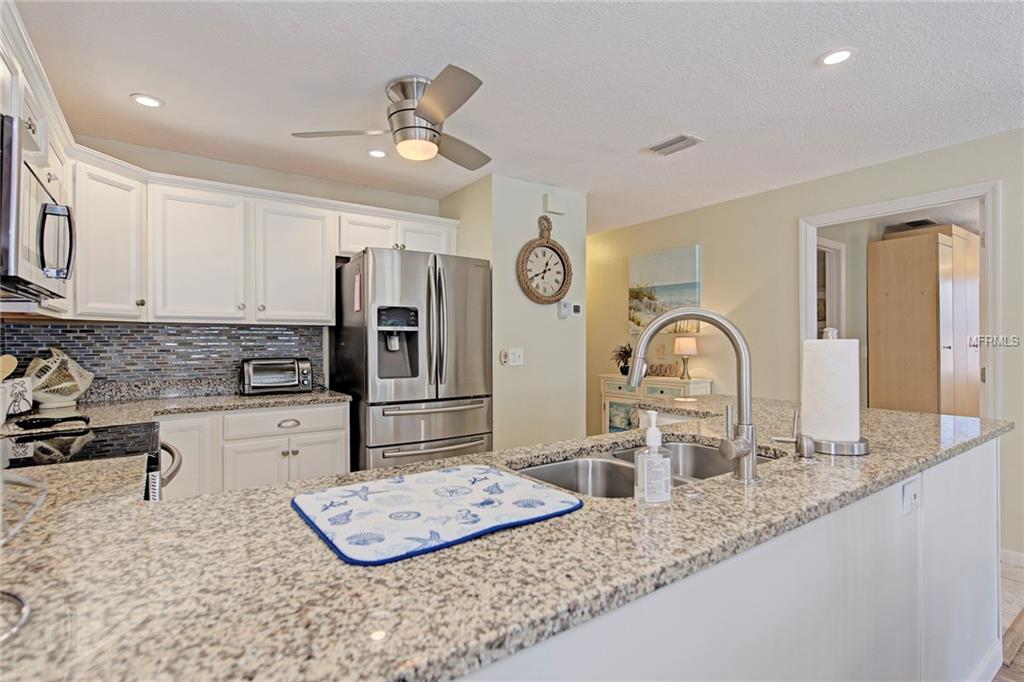 5031 N BEACH ROAD, ENGLEWOOD, Florida 34223, 2 Bedrooms Bedrooms, 8 Rooms Rooms,2 BathroomsBathrooms,Residential,For sale,BEACH,D5922971