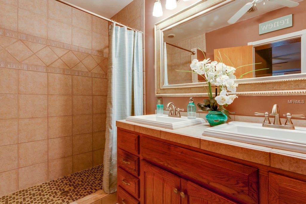 501 35TH AVENUE NE, ST PETERSBURG, Florida 33704, 3 Bedrooms Bedrooms, 7 Rooms Rooms,2 BathroomsBathrooms,Residential,For sale,35TH,U7826770