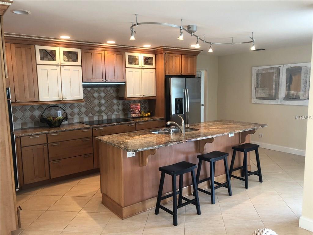 1226 79TH STREET S, ST PETERSBURG, Florida 33707, 4 Bedrooms Bedrooms, 7 Rooms Rooms,2 BathroomsBathrooms,Residential,For sale,79TH,U7836685