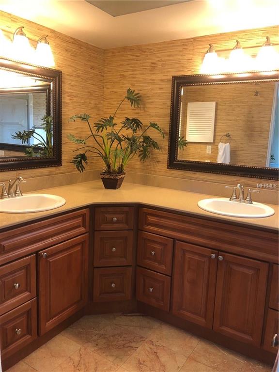 1226 79TH STREET S, ST PETERSBURG, Florida 33707, 4 Bedrooms Bedrooms, 7 Rooms Rooms,2 BathroomsBathrooms,Residential,For sale,79TH,U7836685