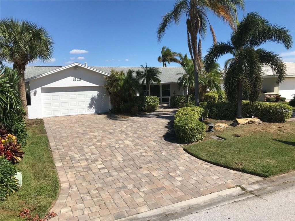 1226 79TH STREET S, ST PETERSBURG, Florida 33707, 4 Bedrooms Bedrooms, 7 Rooms Rooms,2 BathroomsBathrooms,Residential,For sale,79TH,U7836685