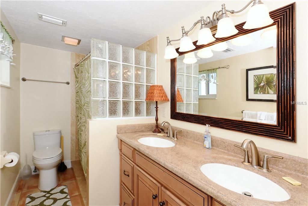 711 BEACH ROAD, SARASOTA, Florida 34242, 2 Bedrooms Bedrooms, 4 Rooms Rooms,2 BathroomsBathrooms,Residential,For sale,BEACH,A4205847