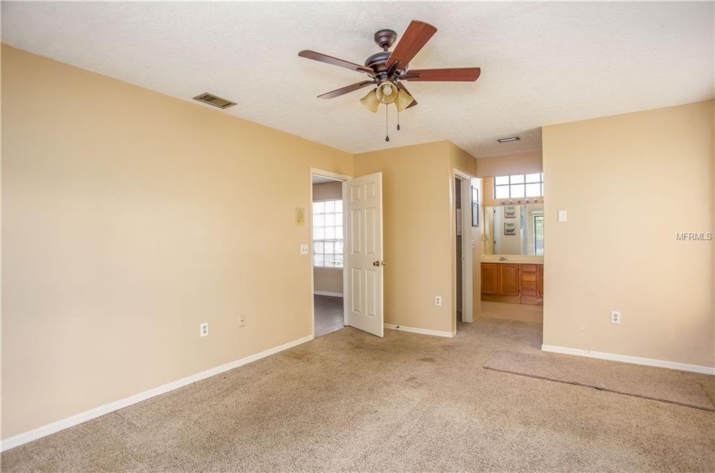 610 S DEERWOOD AVENUE, ORLANDO, Florida 32825, 4 Bedrooms Bedrooms, 8 Rooms Rooms,2 BathroomsBathrooms,Residential,For sale,DEERWOOD,S4855951