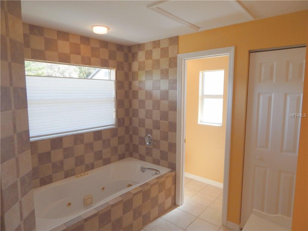 324 CENTER ROAD, VENICE, Florida 34285, 3 Bedrooms Bedrooms, 6 Rooms Rooms,3 BathroomsBathrooms,Residential,For sale,CENTER,A4209339