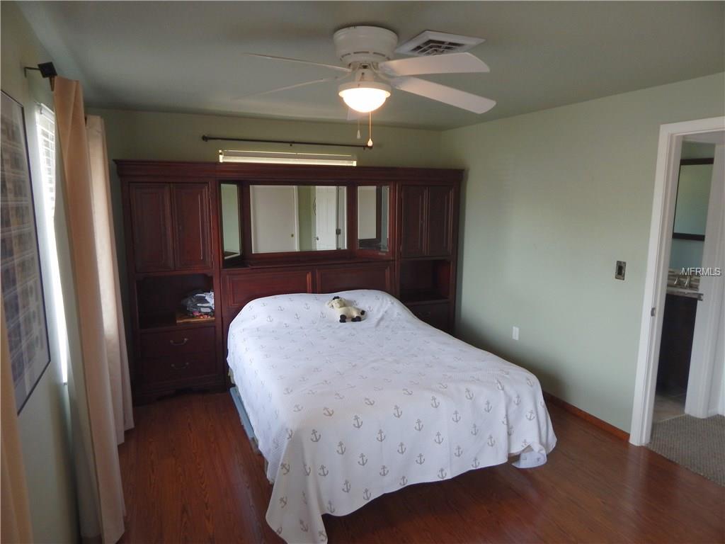 324 CENTER ROAD, VENICE, Florida 34285, 3 Bedrooms Bedrooms, 6 Rooms Rooms,3 BathroomsBathrooms,Residential,For sale,CENTER,A4209339