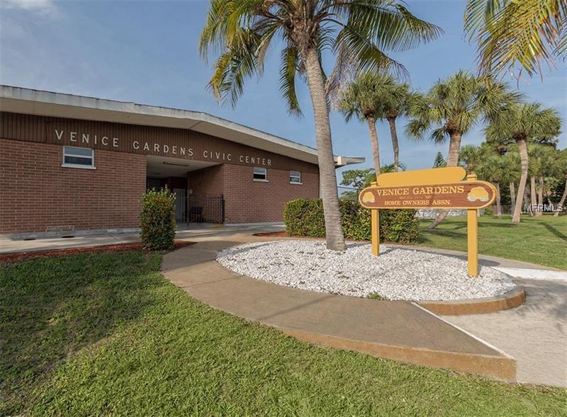 324 CENTER ROAD, VENICE, Florida 34285, 3 Bedrooms Bedrooms, 6 Rooms Rooms,3 BathroomsBathrooms,Residential,For sale,CENTER,A4209339