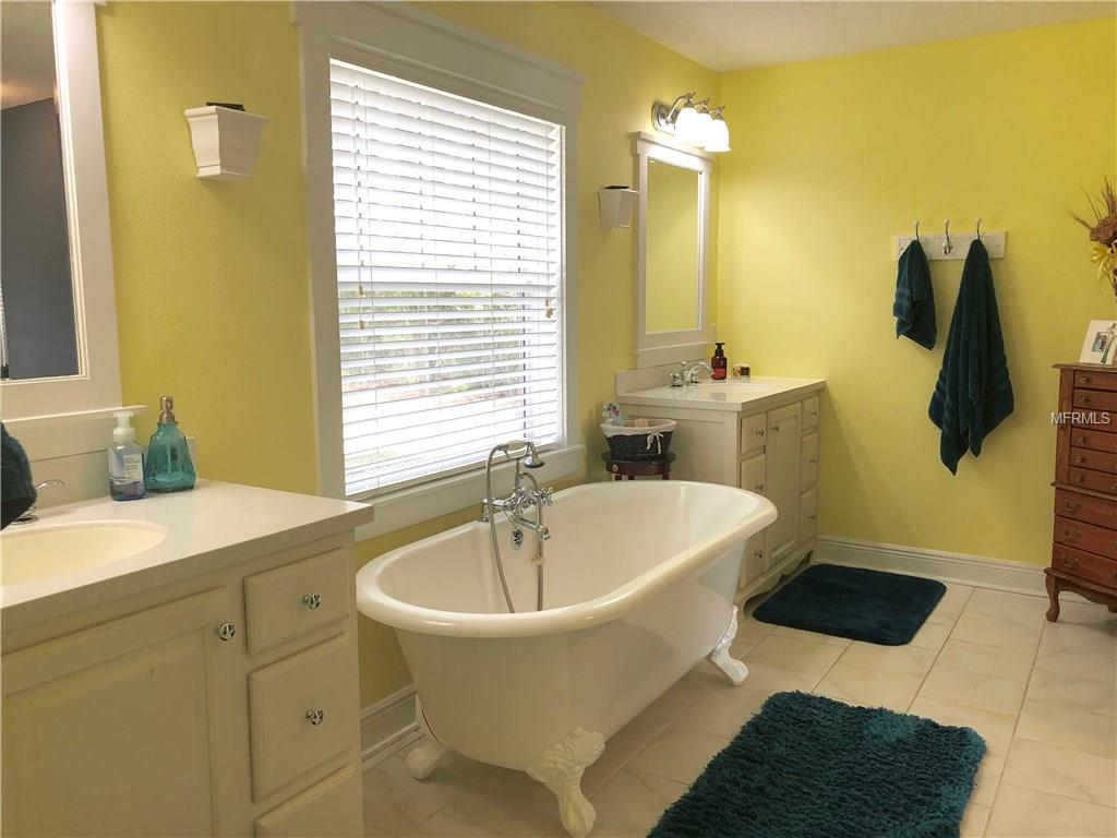 1713 REYNOLDS ROAD, DE LEON SPRINGS, Florida 32130, 4 Bedrooms Bedrooms, 6 Rooms Rooms,2 BathroomsBathrooms,Residential,For sale,REYNOLDS,V4722937