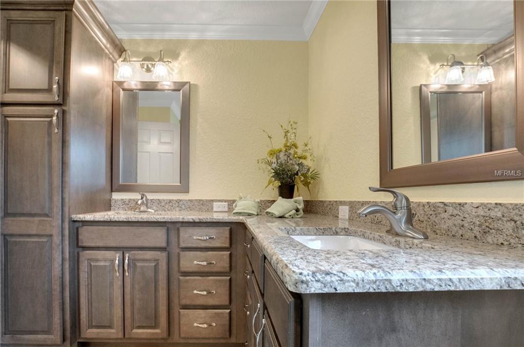 2240 LAKE ARIANA BOULEVARD, AUBURNDALE, Florida 33823, 4 Bedrooms Bedrooms, 6 Rooms Rooms,3 BathroomsBathrooms,Residential,For sale,LAKE ARIANA,P4716540