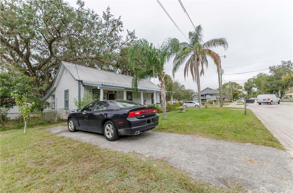 104 S DILLINGHAM AVENUE, KISSIMMEE, Florida 34741, 2 Bedrooms Bedrooms, 9 Rooms Rooms,1 BathroomBathrooms,Residential,For sale,DILLINGHAM,S4854145