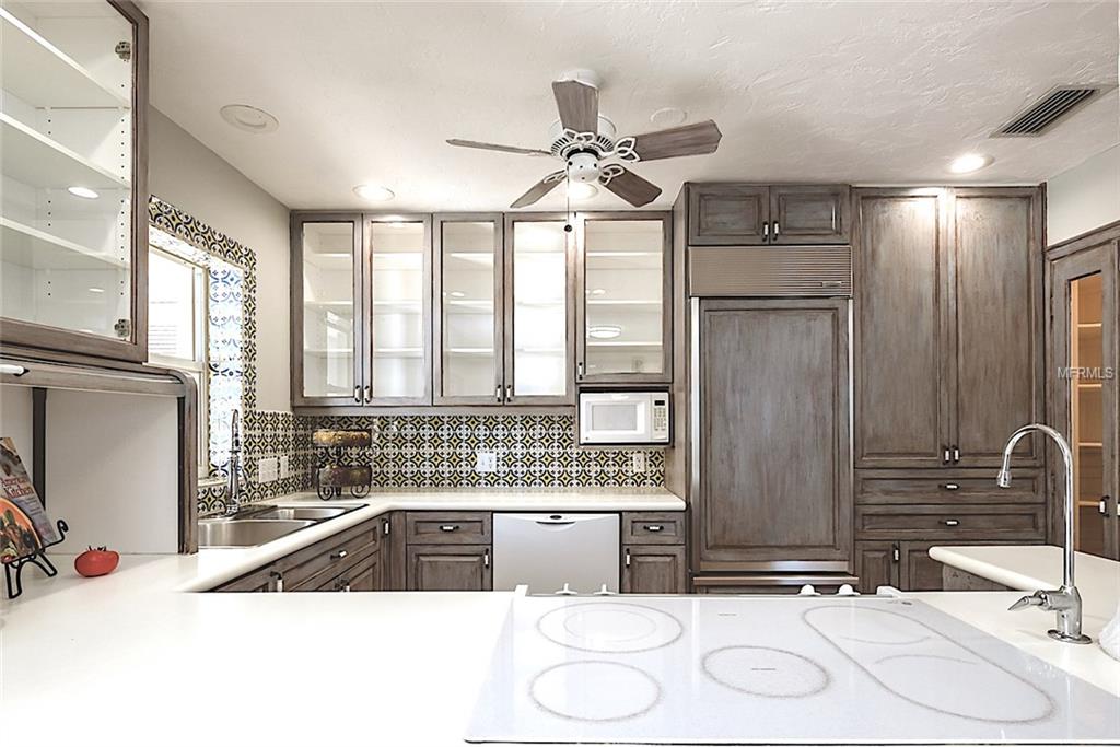 37 SUNSET DRIVE, SARASOTA, Florida 34236, 2 Bedrooms Bedrooms, 4 Rooms Rooms,2 BathroomsBathrooms,Residential,For sale,SUNSET,A4198187