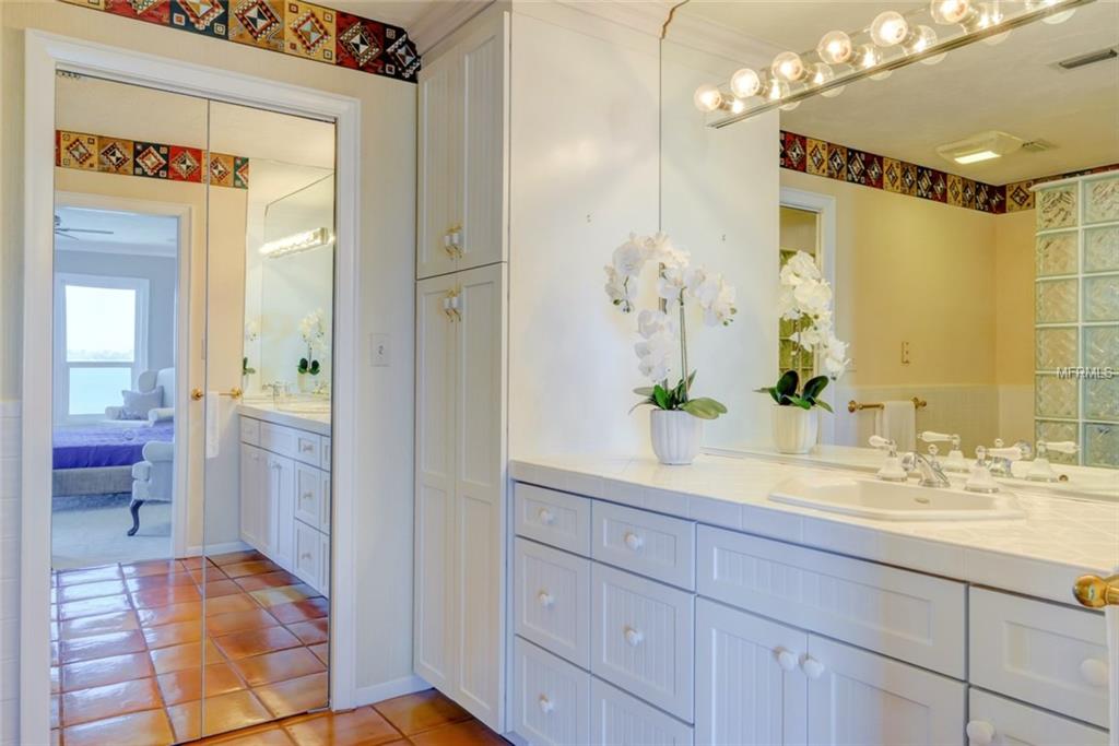 37 SUNSET DRIVE, SARASOTA, Florida 34236, 2 Bedrooms Bedrooms, 4 Rooms Rooms,2 BathroomsBathrooms,Residential,For sale,SUNSET,A4198187