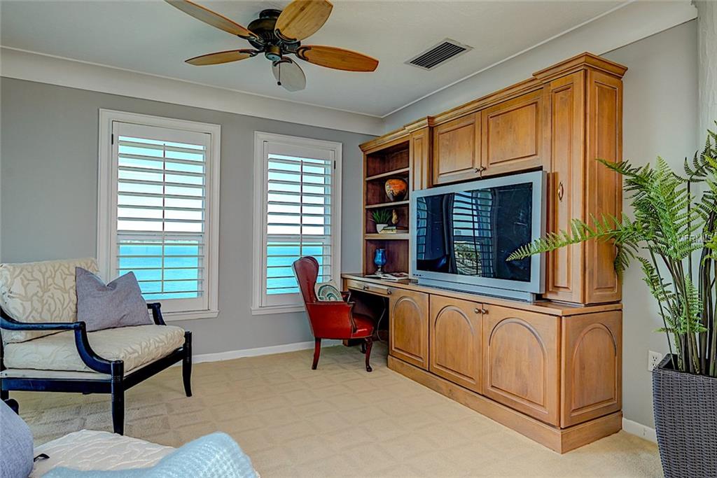 37 SUNSET DRIVE, SARASOTA, Florida 34236, 2 Bedrooms Bedrooms, 4 Rooms Rooms,2 BathroomsBathrooms,Residential,For sale,SUNSET,A4198187