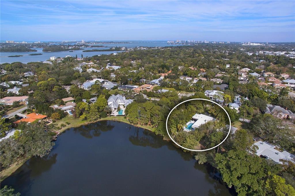 1624 N LAKE SHORE DRIVE, SARASOTA, Florida 34231, 4 Bedrooms Bedrooms, 8 Rooms Rooms,3 BathroomsBathrooms,Residential,For sale,LAKE SHORE,A4209721