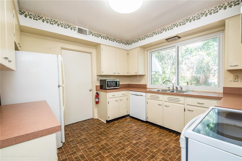 1713 SUNSET DRIVE, CLERMONT, Florida 34711, 3 Bedrooms Bedrooms, 6 Rooms Rooms,2 BathroomsBathrooms,Residential,For sale,SUNSET,G4852762