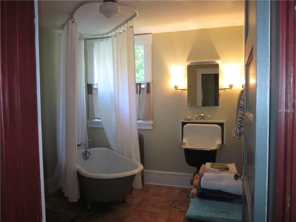 5419 DELETTE AVENUE S, GULFPORT, Florida 33707, 3 Bedrooms Bedrooms, 8 Rooms Rooms,2 BathroomsBathrooms,Residential,For sale,DELETTE,U7845564