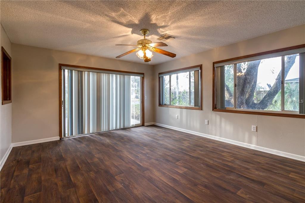 1536 DOLPHIN DRIVE, LAKELAND, Florida 33801, 3 Bedrooms Bedrooms, 3 Rooms Rooms,2 BathroomsBathrooms,Residential,For sale,DOLPHIN,T2928410