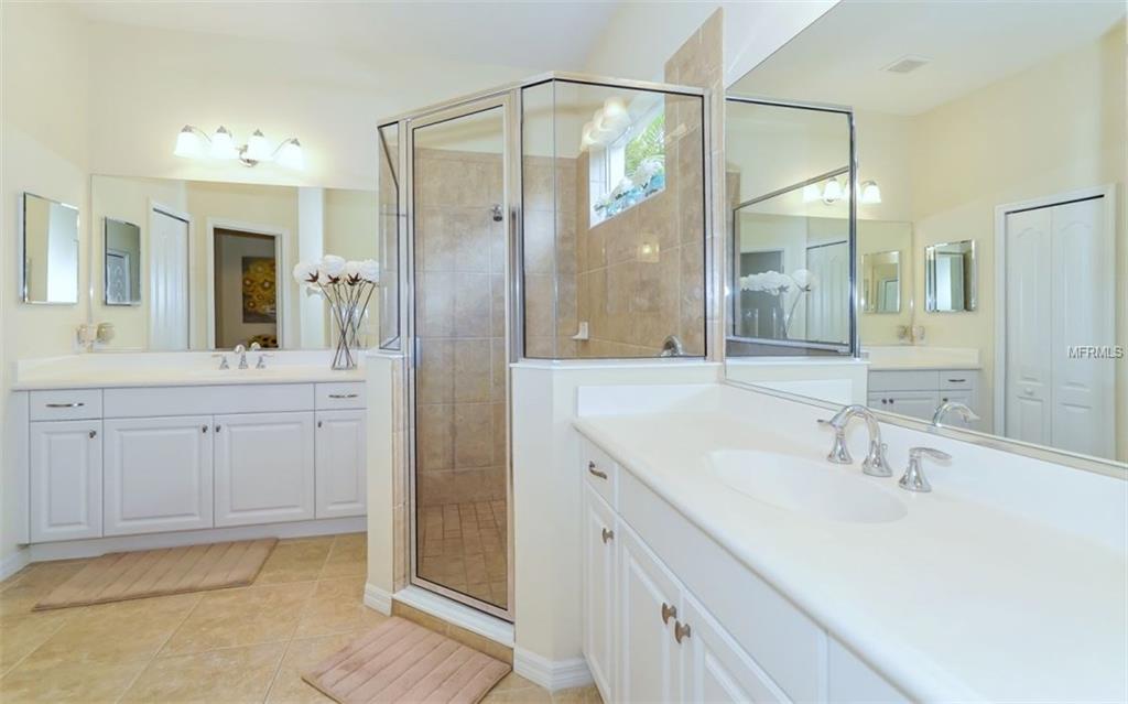 12062 THORNHILL COURT, LAKEWOOD RANCH, Florida 34202, 2 Bedrooms Bedrooms, 5 Rooms Rooms,2 BathroomsBathrooms,Residential,For sale,THORNHILL,A4204021