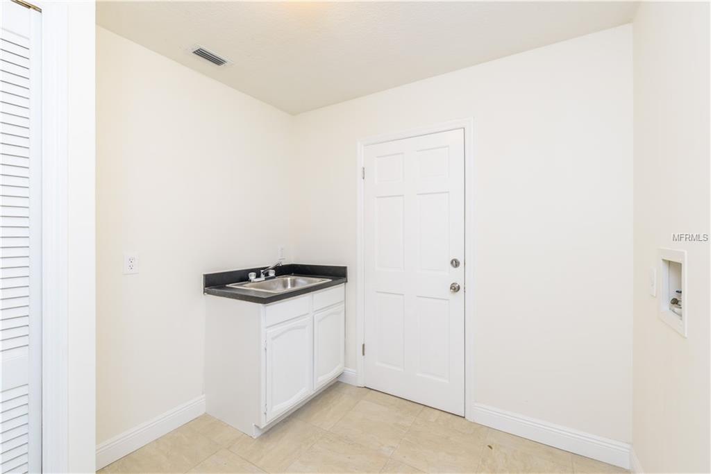 936 LARSON DRIVE, ALTAMONTE SPRINGS, Florida 32714, 3 Bedrooms Bedrooms, 9 Rooms Rooms,2 BathroomsBathrooms,Residential,For sale,LARSON,O5561684