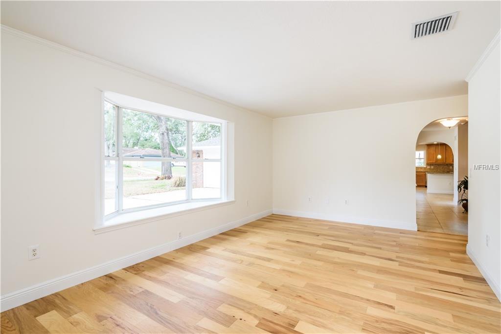 936 LARSON DRIVE, ALTAMONTE SPRINGS, Florida 32714, 3 Bedrooms Bedrooms, 9 Rooms Rooms,2 BathroomsBathrooms,Residential,For sale,LARSON,O5561684