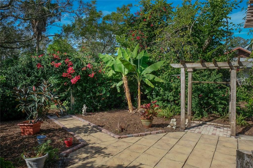 7711 THUNDERBIRD CIRCLE, SARASOTA, Florida 34243, 3 Bedrooms Bedrooms, 7 Rooms Rooms,2 BathroomsBathrooms,Residential,For sale,THUNDERBIRD,A4202836