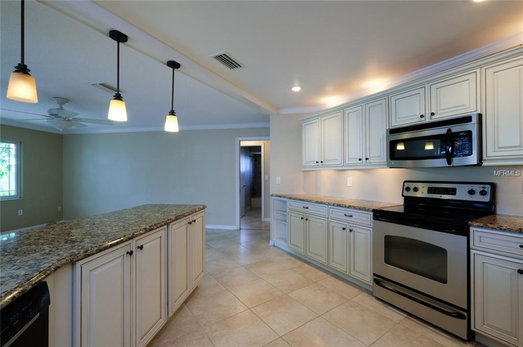 7711 THUNDERBIRD CIRCLE, SARASOTA, Florida 34243, 3 Bedrooms Bedrooms, 7 Rooms Rooms,2 BathroomsBathrooms,Residential,For sale,THUNDERBIRD,A4202836