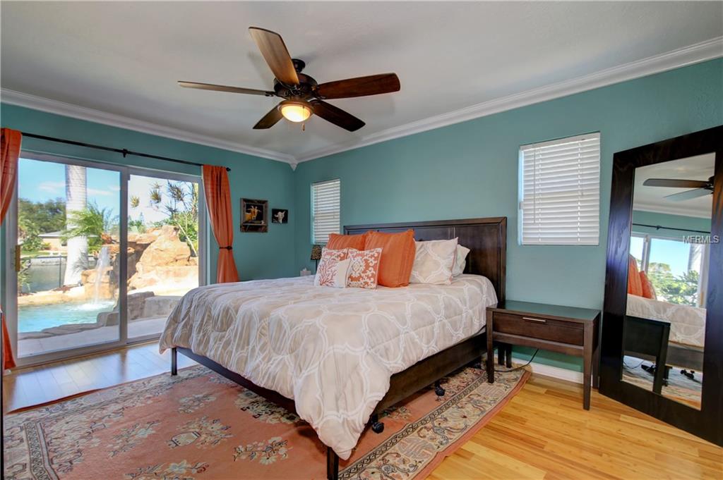 7991 1ST AVENUE S, ST PETERSBURG, Florida 33707, 3 Bedrooms Bedrooms, 9 Rooms Rooms,2 BathroomsBathrooms,Residential,For sale,1ST,U7836764