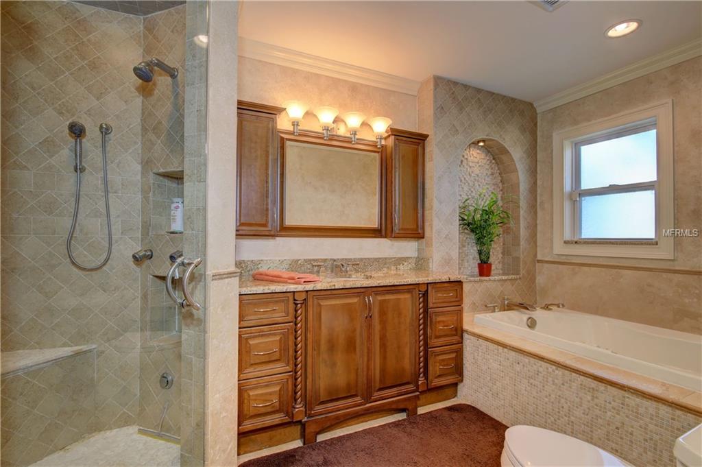 7991 1ST AVENUE S, ST PETERSBURG, Florida 33707, 3 Bedrooms Bedrooms, 9 Rooms Rooms,2 BathroomsBathrooms,Residential,For sale,1ST,U7836764