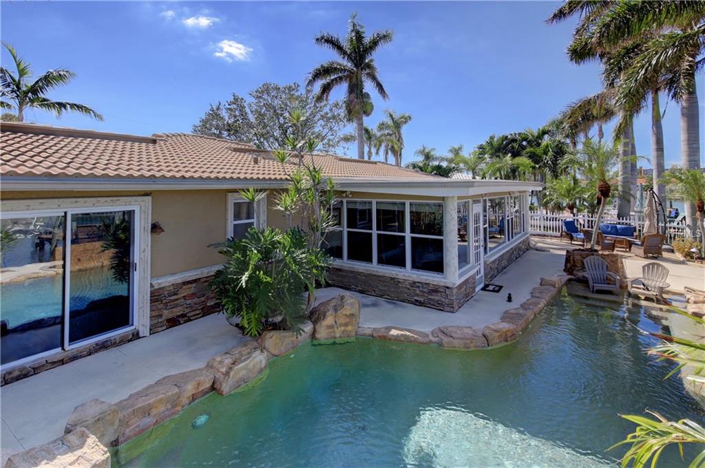 7991 1ST AVENUE S, ST PETERSBURG, Florida 33707, 3 Bedrooms Bedrooms, 9 Rooms Rooms,2 BathroomsBathrooms,Residential,For sale,1ST,U7836764