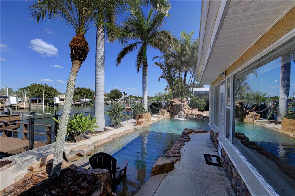 7991 1ST AVENUE S, ST PETERSBURG, Florida 33707, 3 Bedrooms Bedrooms, 9 Rooms Rooms,2 BathroomsBathrooms,Residential,For sale,1ST,U7836764