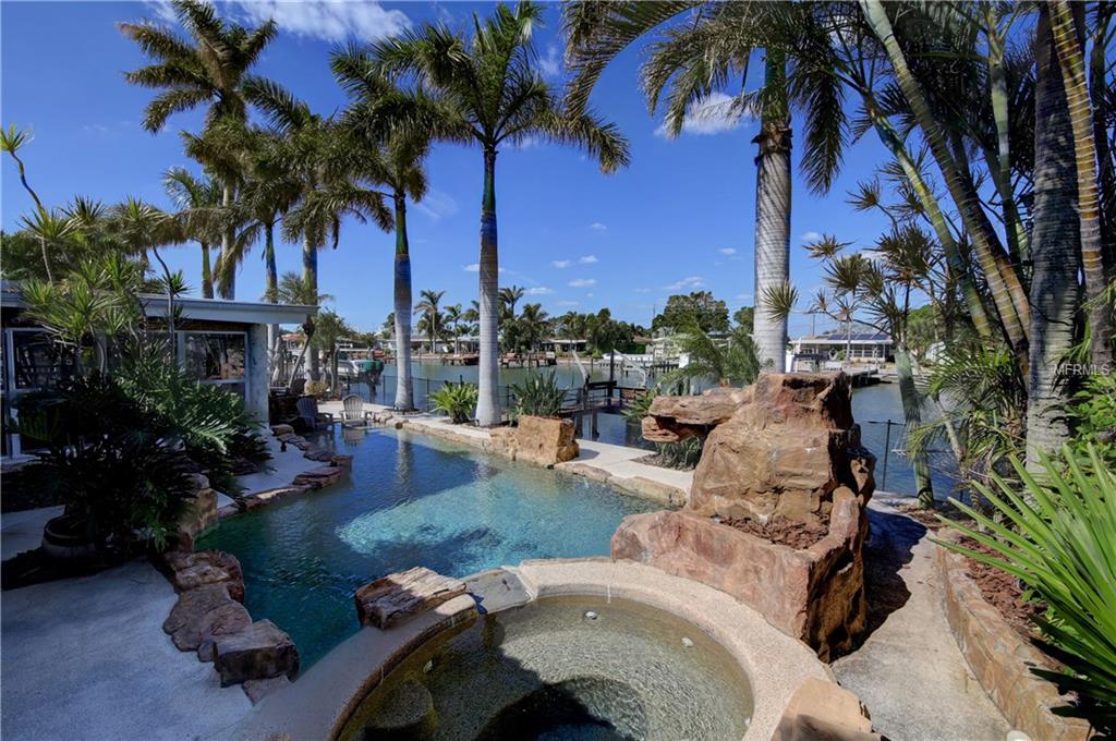 7991 1ST AVENUE S, ST PETERSBURG, Florida 33707, 3 Bedrooms Bedrooms, 9 Rooms Rooms,2 BathroomsBathrooms,Residential,For sale,1ST,U7836764