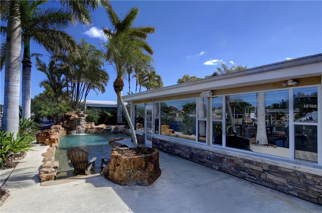 7991 1ST AVENUE S, ST PETERSBURG, Florida 33707, 3 Bedrooms Bedrooms, 9 Rooms Rooms,2 BathroomsBathrooms,Residential,For sale,1ST,U7836764