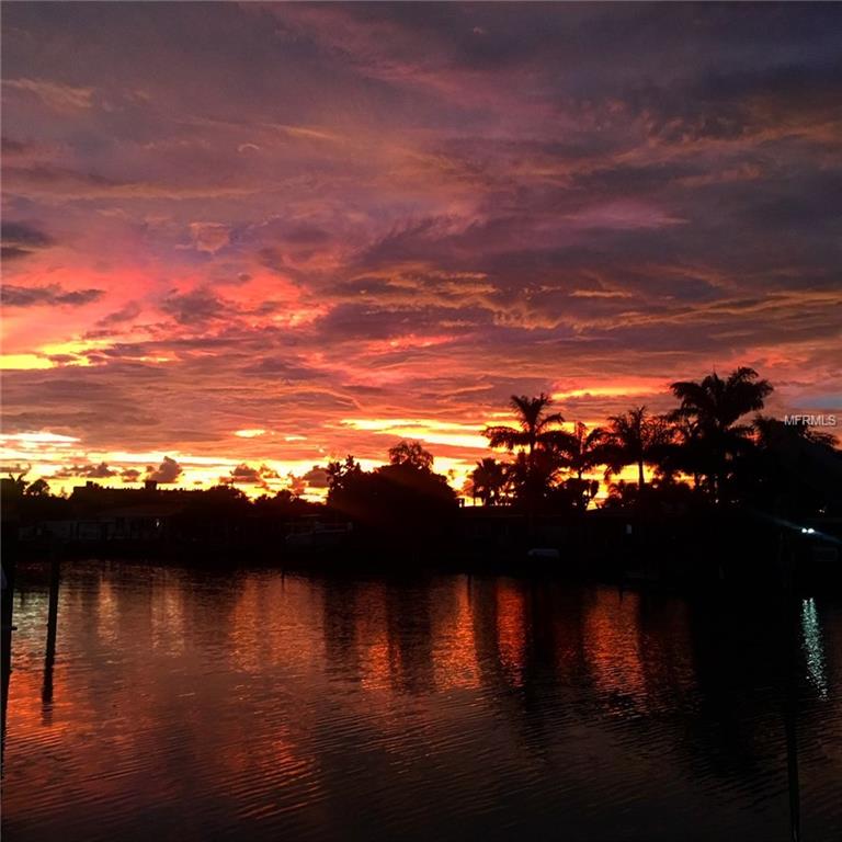 7991 1ST AVENUE S, ST PETERSBURG, Florida 33707, 3 Bedrooms Bedrooms, 9 Rooms Rooms,2 BathroomsBathrooms,Residential,For sale,1ST,U7836764