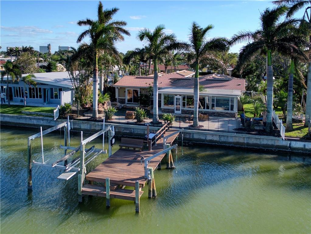 7991 1ST AVENUE S, ST PETERSBURG, Florida 33707, 3 Bedrooms Bedrooms, 9 Rooms Rooms,2 BathroomsBathrooms,Residential,For sale,1ST,U7836764