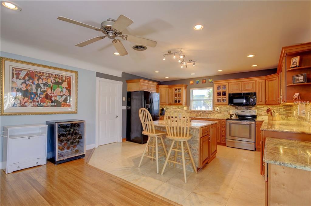 7991 1ST AVENUE S, ST PETERSBURG, Florida 33707, 3 Bedrooms Bedrooms, 9 Rooms Rooms,2 BathroomsBathrooms,Residential,For sale,1ST,U7836764