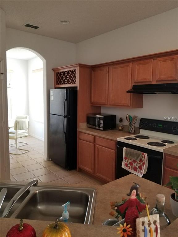 14545 HUNTCLIFF PARK WAY, ORLANDO, Florida 32824, 3 Bedrooms Bedrooms, 5 Rooms Rooms,2 BathroomsBathrooms,Residential,For sale,HUNTCLIFF PARK,O5554581