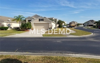 14545 HUNTCLIFF PARK WAY, ORLANDO, Florida 32824, 3 Bedrooms Bedrooms, 5 Rooms Rooms,2 BathroomsBathrooms,Residential,For sale,HUNTCLIFF PARK,O5554581