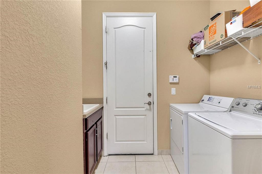 10718 WILLOW RIDGE LOOP, ORLANDO, Florida 32825, 4 Bedrooms Bedrooms, 8 Rooms Rooms,3 BathroomsBathrooms,Residential,For sale,WILLOW RIDGE,O5559885