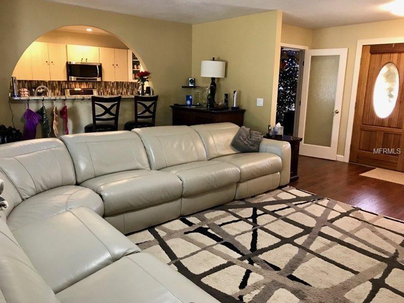 510 HICKORY LAKE DRIVE, BRANDON, Florida 33511, 4 Bedrooms Bedrooms, 6 Rooms Rooms,2 BathroomsBathrooms,Residential,For sale,HICKORY LAKE,T2915844