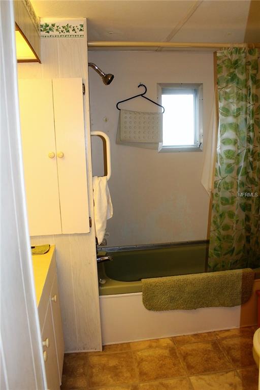 12036 GRACE LN, LEESBURG, Florida 34788, 2 Bedrooms Bedrooms, 4 Rooms Rooms,1 BathroomBathrooms,Residential,For sale,GRACE LN,G4850935