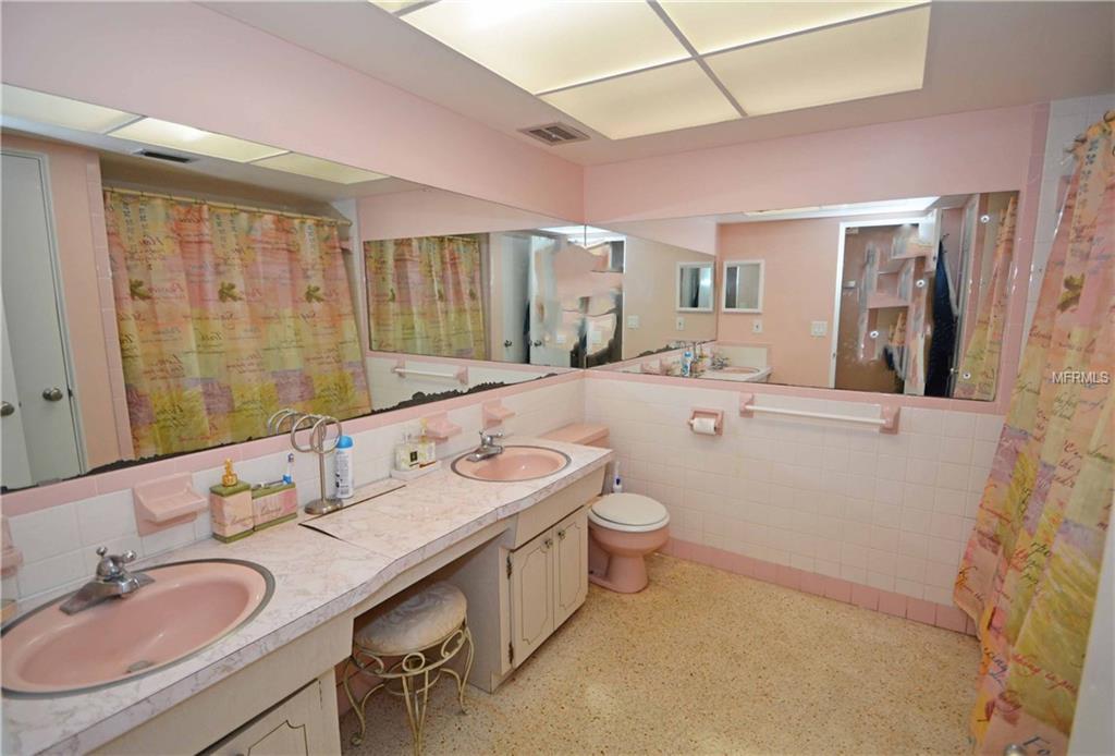 1000 79TH STREET S, ST PETERSBURG, Florida 33707, 3 Bedrooms Bedrooms, 6 Rooms Rooms,2 BathroomsBathrooms,Residential,For sale,79TH,U7844446