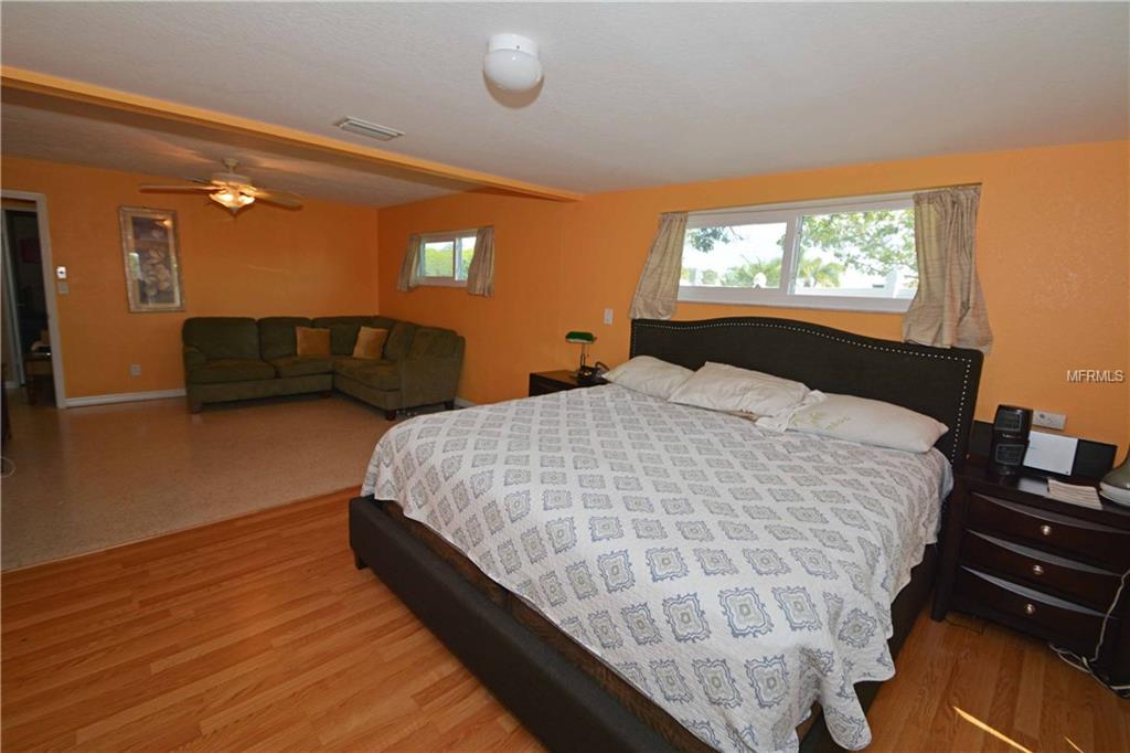 1000 79TH STREET S, ST PETERSBURG, Florida 33707, 3 Bedrooms Bedrooms, 6 Rooms Rooms,2 BathroomsBathrooms,Residential,For sale,79TH,U7844446