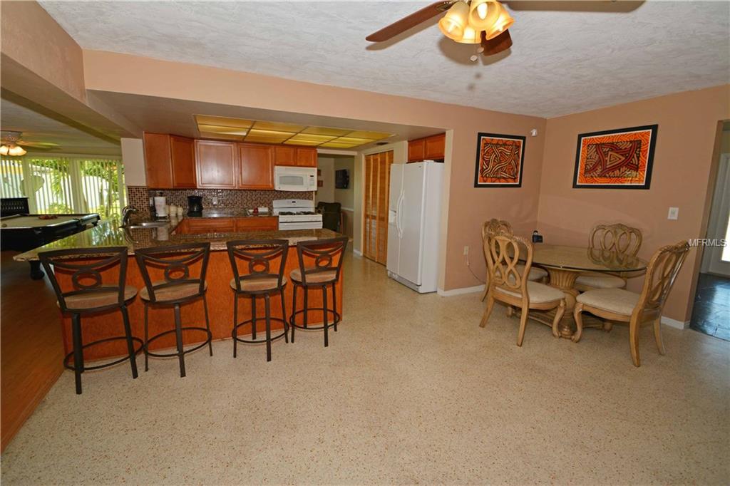 1000 79TH STREET S, ST PETERSBURG, Florida 33707, 3 Bedrooms Bedrooms, 6 Rooms Rooms,2 BathroomsBathrooms,Residential,For sale,79TH,U7844446