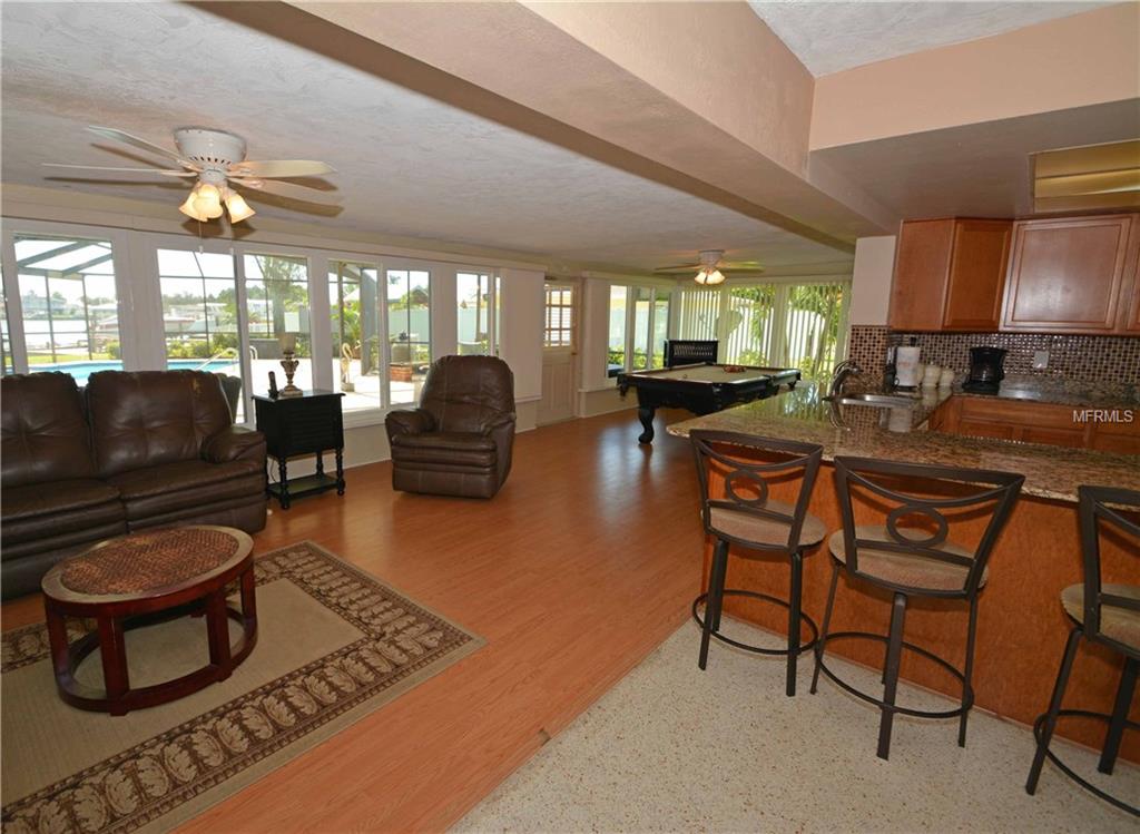 1000 79TH STREET S, ST PETERSBURG, Florida 33707, 3 Bedrooms Bedrooms, 6 Rooms Rooms,2 BathroomsBathrooms,Residential,For sale,79TH,U7844446