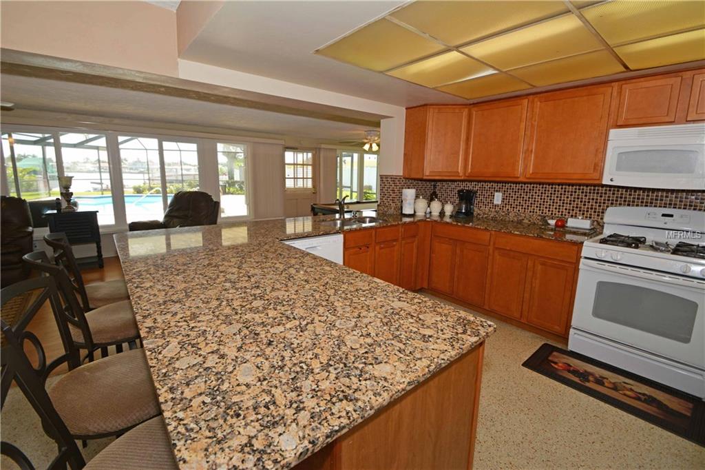 1000 79TH STREET S, ST PETERSBURG, Florida 33707, 3 Bedrooms Bedrooms, 6 Rooms Rooms,2 BathroomsBathrooms,Residential,For sale,79TH,U7844446